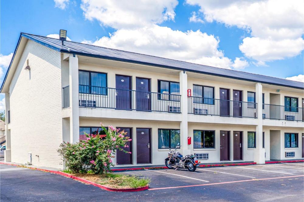 OYO Hotel Houston N Fm-1960 Champions TX